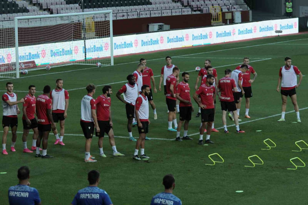 Ermenistan Milli Takımı Teknik Direktörü Petrakov: "Yarınki karşılaşma bizim için çok önemli"