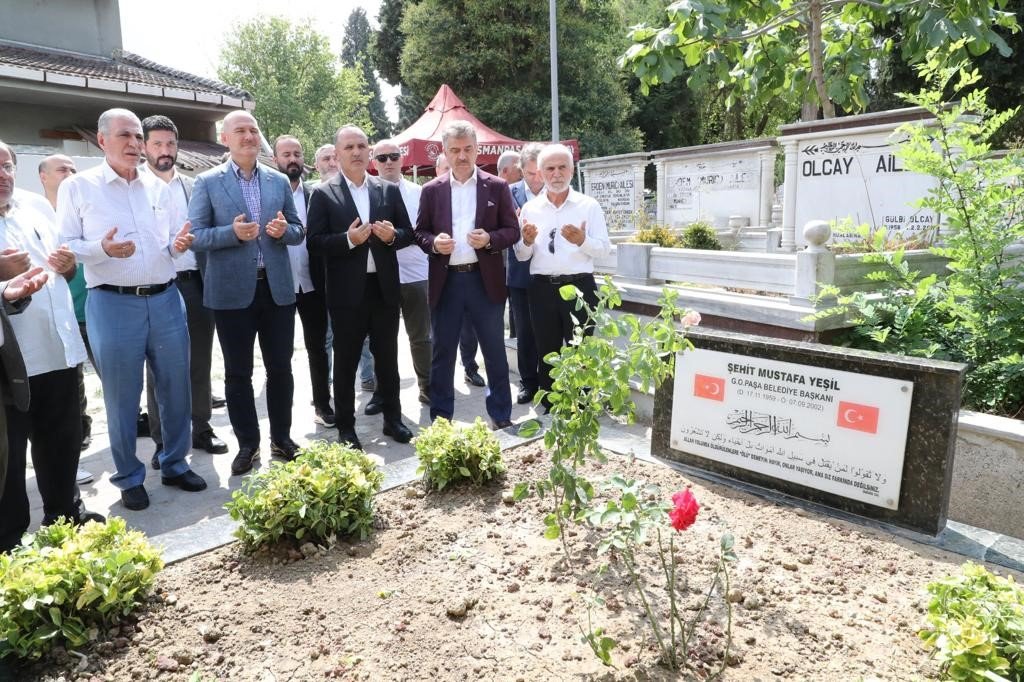 Gaziosmanpaşa’nın eski Belediye Başkanı Mustafa Yeşil mezarı başında dualarla anıldı