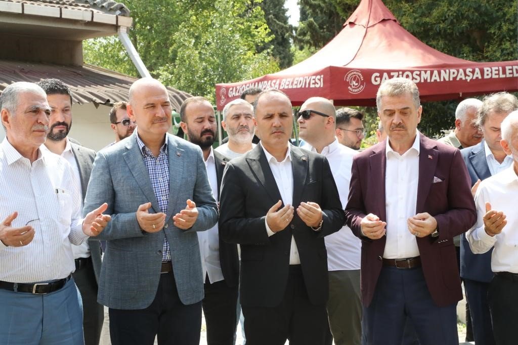 Gaziosmanpaşa’nın eski Belediye Başkanı Mustafa Yeşil mezarı başında dualarla anıldı