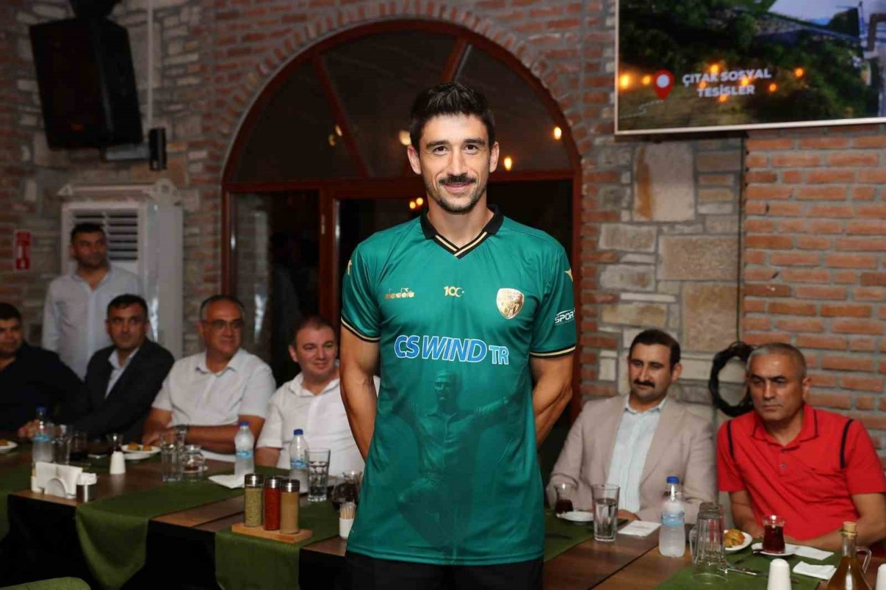 Aliağa, sezon öncesi şampiyonluk için kenetlendi