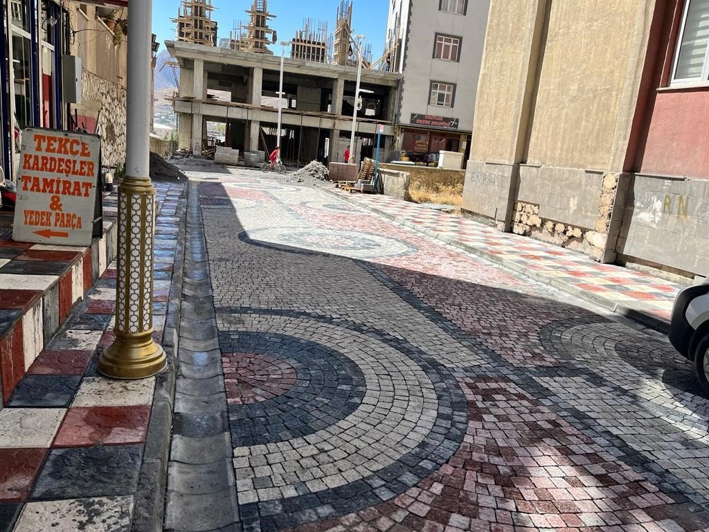 Hakkari caddeleri modern görünüme kavuşuyor