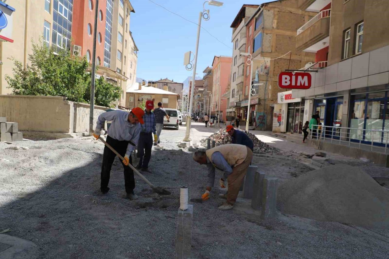 Hakkari caddeleri modern görünüme kavuşuyor