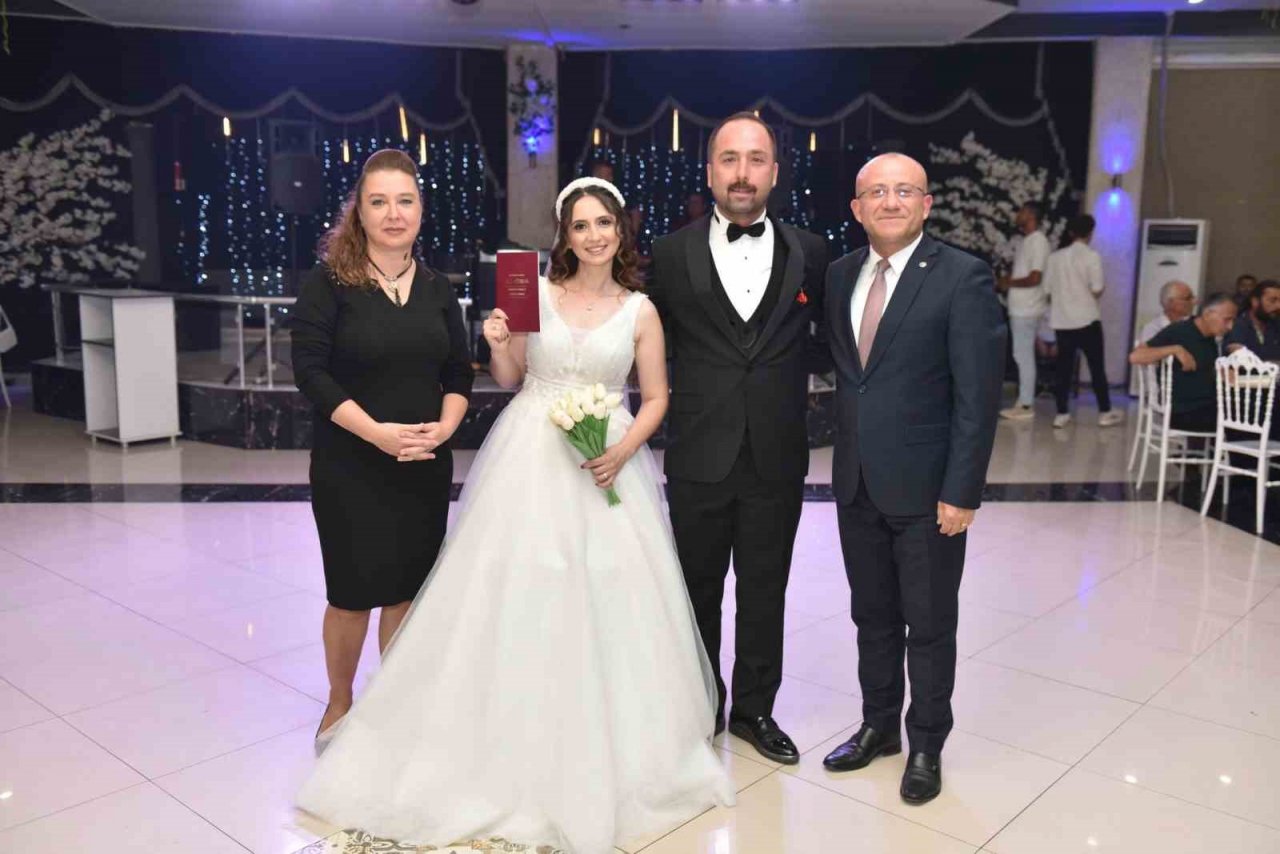 Halk oyunları eğitmeni çiftten muhteşem düğün