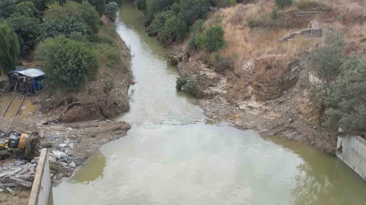 İSKİ’nin yarım bıraktığı dere ıslahı Halkalı Gümrüğü’nü göle döndürdü