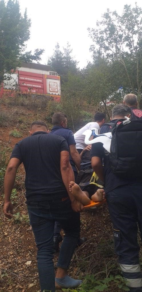 Otomobil uçuruma yuvarlandı: 3 yaralı