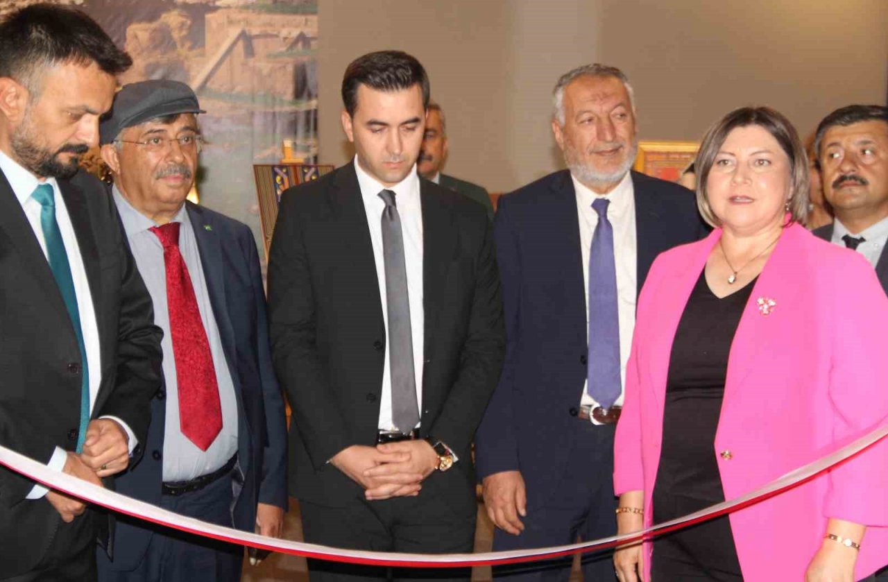 ’Sandıkta Açan Sümbüller’ Sergisi Açıldı