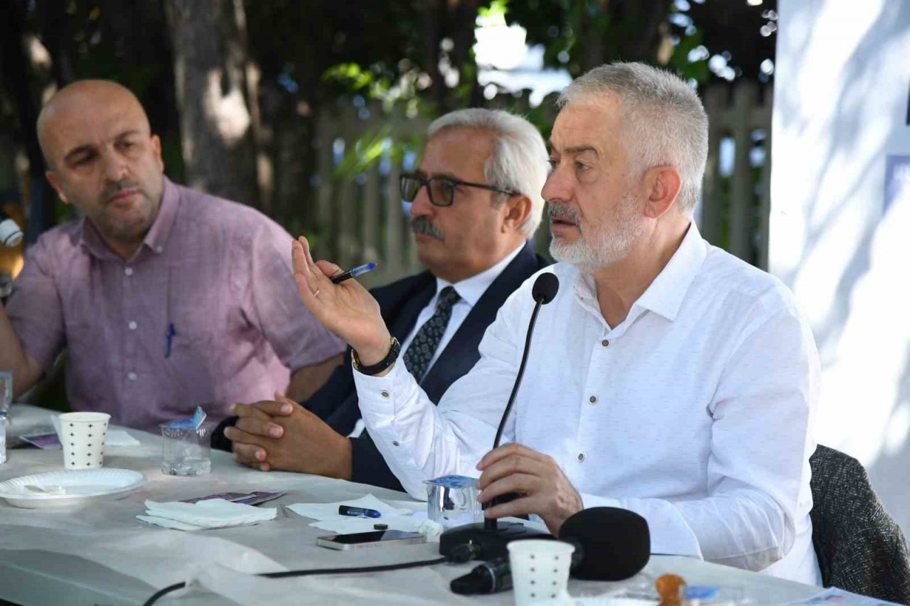 Başdeğirmen, esnafa yeni otogar alanı ve kavşak çalışması hakkında bilgi verdi