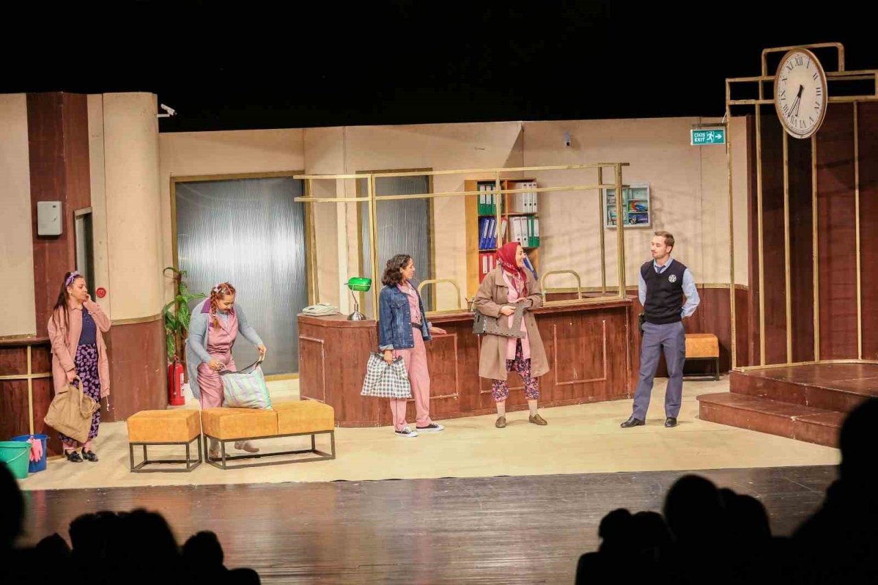 İzmir Büyükşehir Belediyesi Şehir Tiyatroları, 9 Eylül’de sahnede olacak