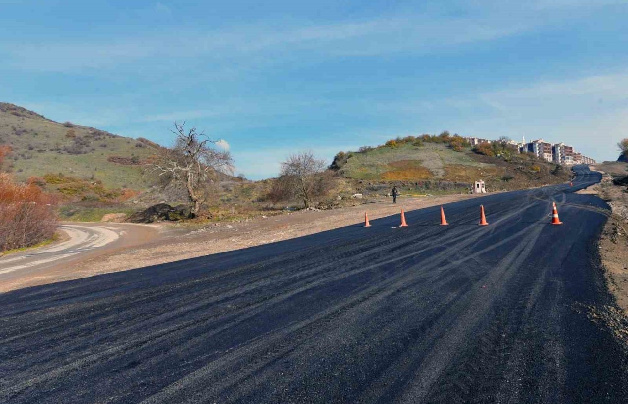 Karesi’de asfaltlama çalışmaları sürüyor