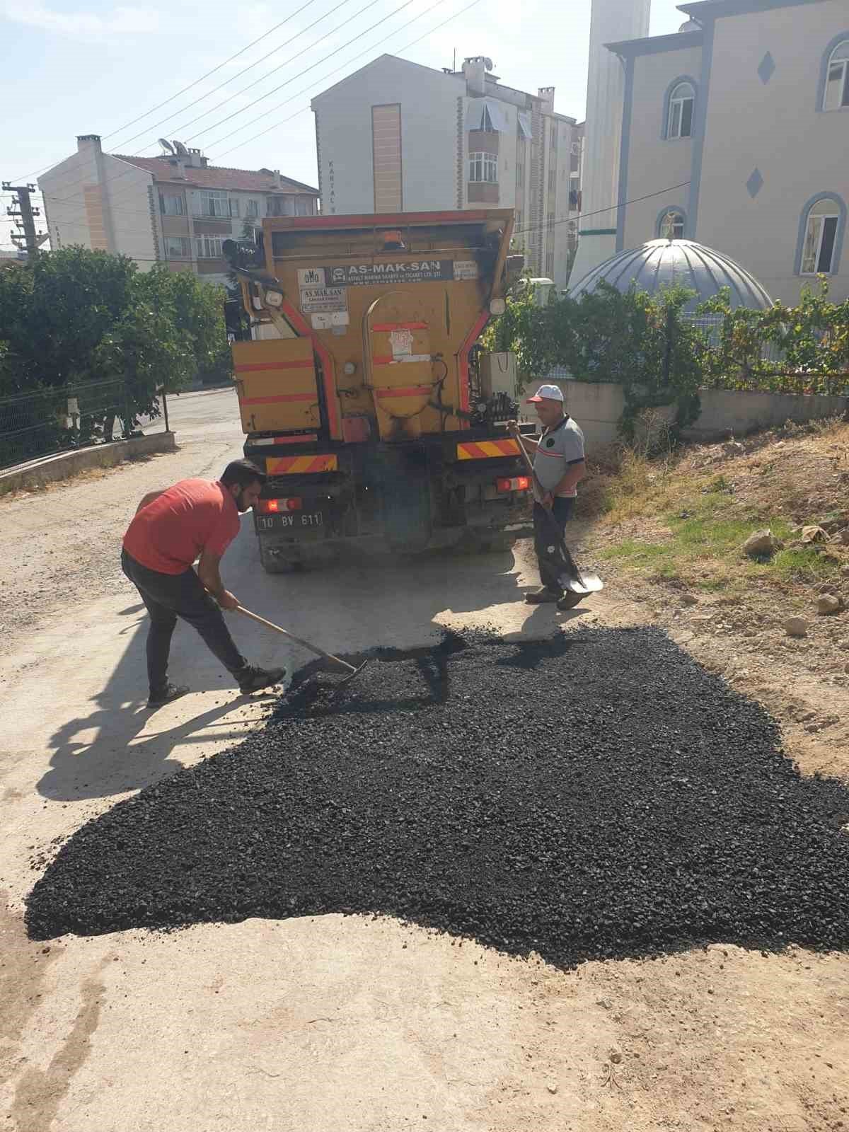 Karesi’de asfaltlama çalışmaları sürüyor