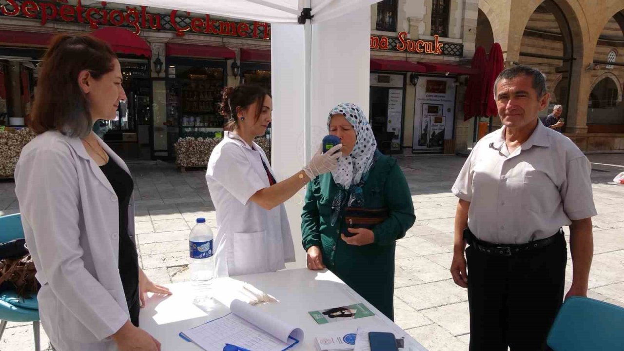 Kastamonu’da “Halk Sağlığı Sokağı” kuruldu, vatandaşlara ücretsiz sağlık testleri yapıldı