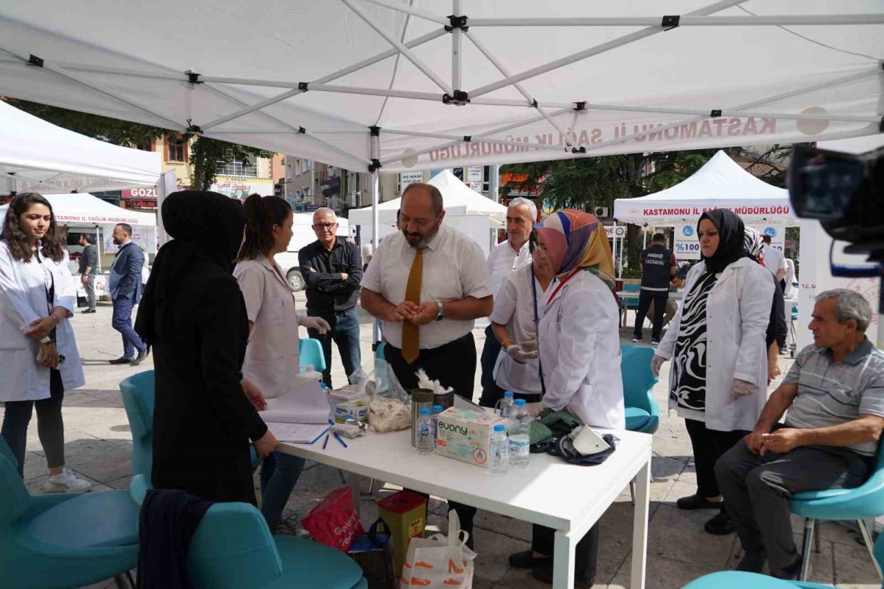 Kastamonu’da “Halk Sağlığı Sokağı” kuruldu, vatandaşlara ücretsiz sağlık testleri yapıldı