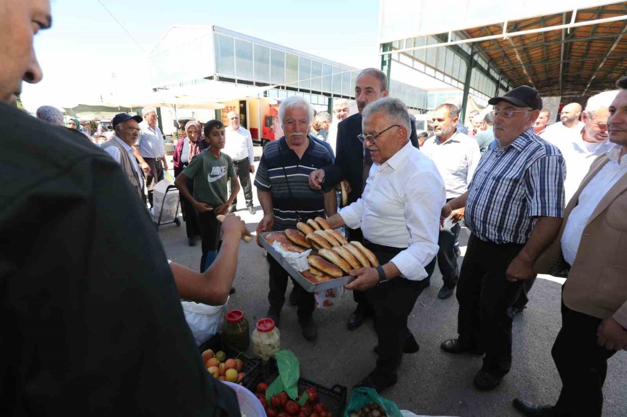 Başkan Büyükkılıç, Tomarza’da Esnafla Buluştu