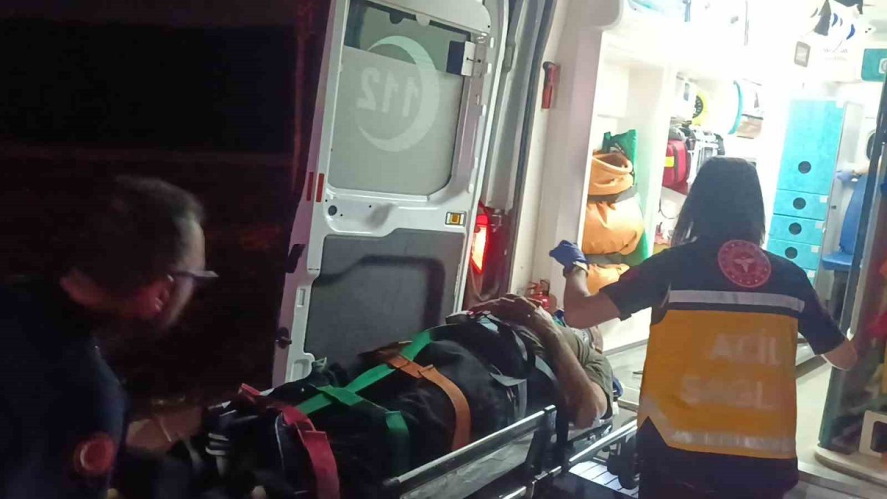 Yolun karşısına geçen şahsa halk otobüsü çarptı