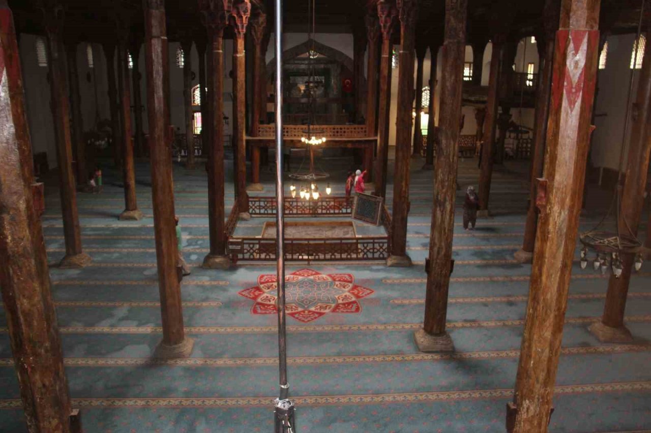 Tarihi Eşrefoğlu Camisi’ni bir yılda 281 bin kişi ziyaret etti