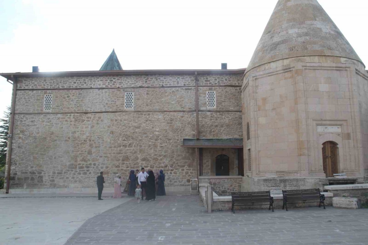 Tarihi Eşrefoğlu Camisi’ni bir yılda 281 bin kişi ziyaret etti