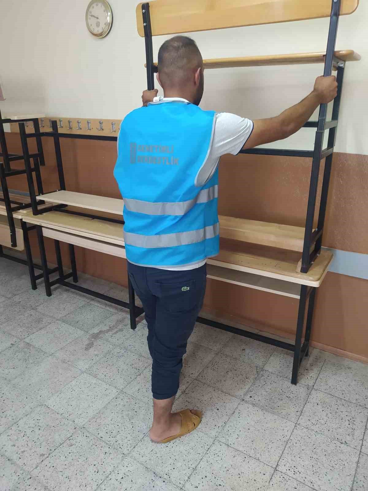 Denetimli serbestlik yükümlüleri okulları eğitime hazırlıyor