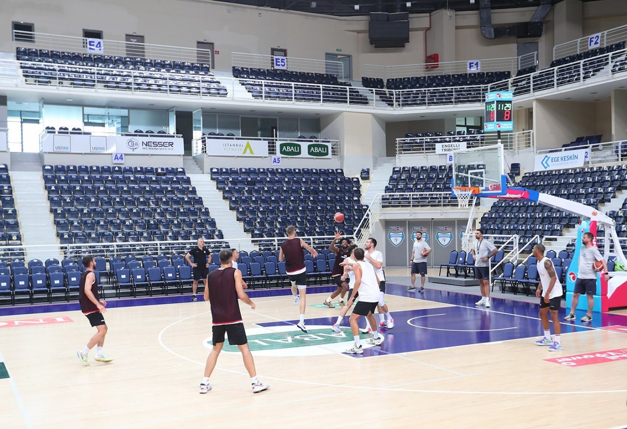 Başkan Şeniz Doğan basketbol takımını ziyaret etti