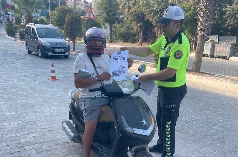 Datça’da trafik ekiplerinden motosiklet sürücülerine yönelik uygulama