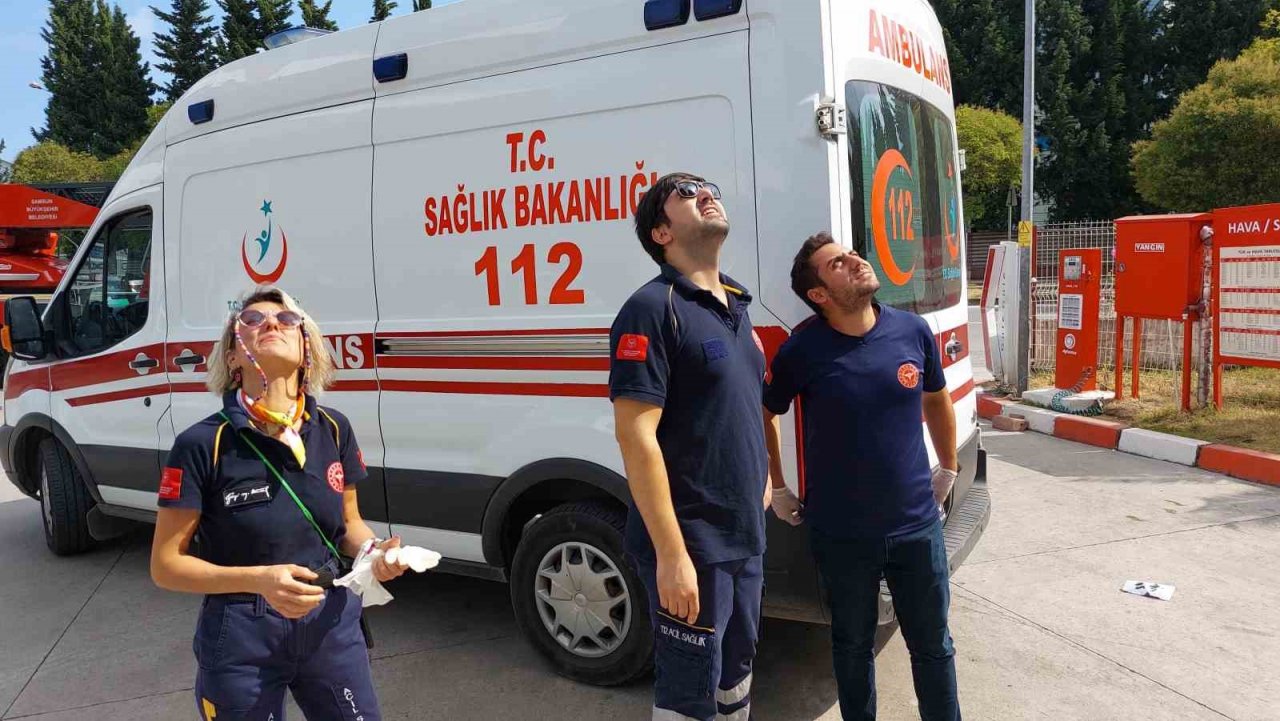 11. katlı binanın çatısında intihara kalkıştı