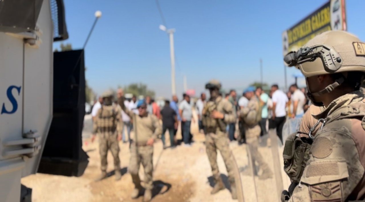 Suruç’ta kaçak galericiler sitesinin yıkımında gerginlik yaşandı