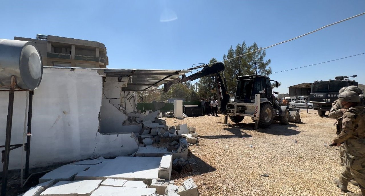 Suruç’ta kaçak galericiler sitesinin yıkımında gerginlik yaşandı