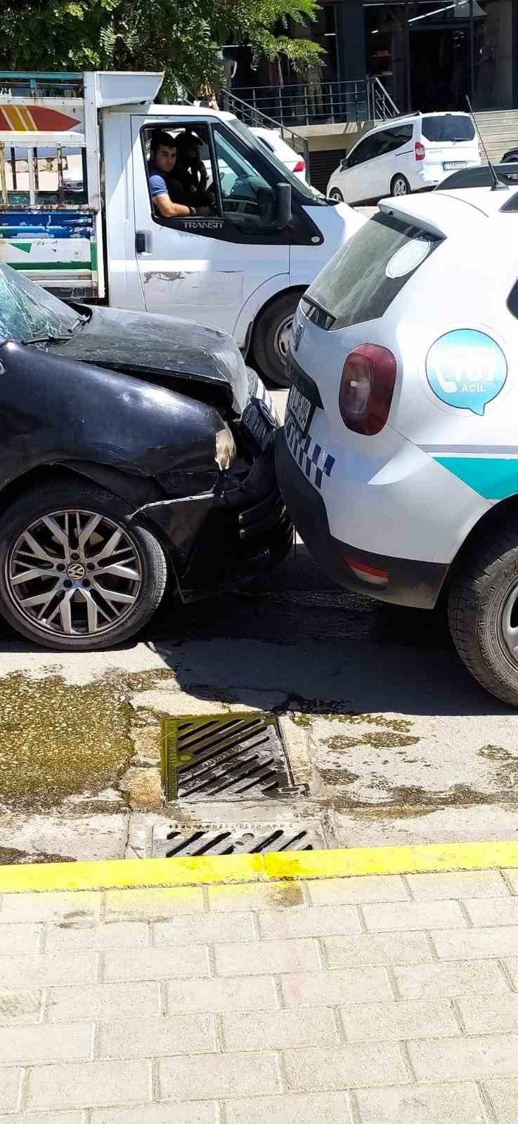 Şırnak’ta kırmızı ışıkta zincirleme kaza: 2 yaralı