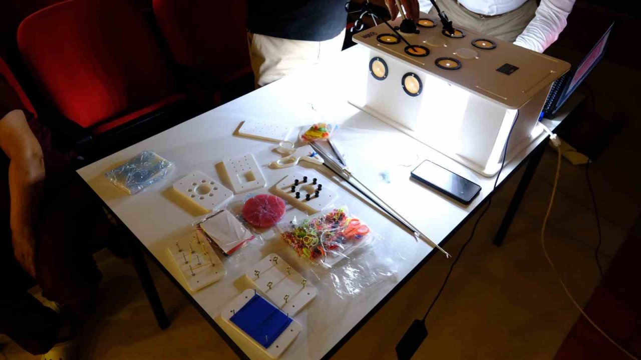 SCÜ’de Laparoskopi eğitimi verilmeye başlandı