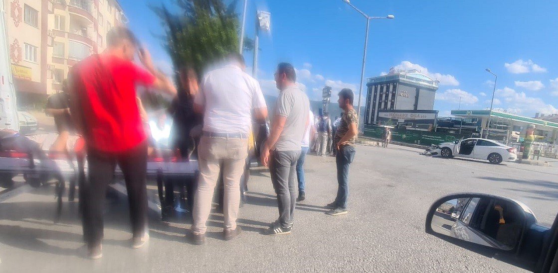 3 aracın karıştığı kazada 1 kişi yaralandı