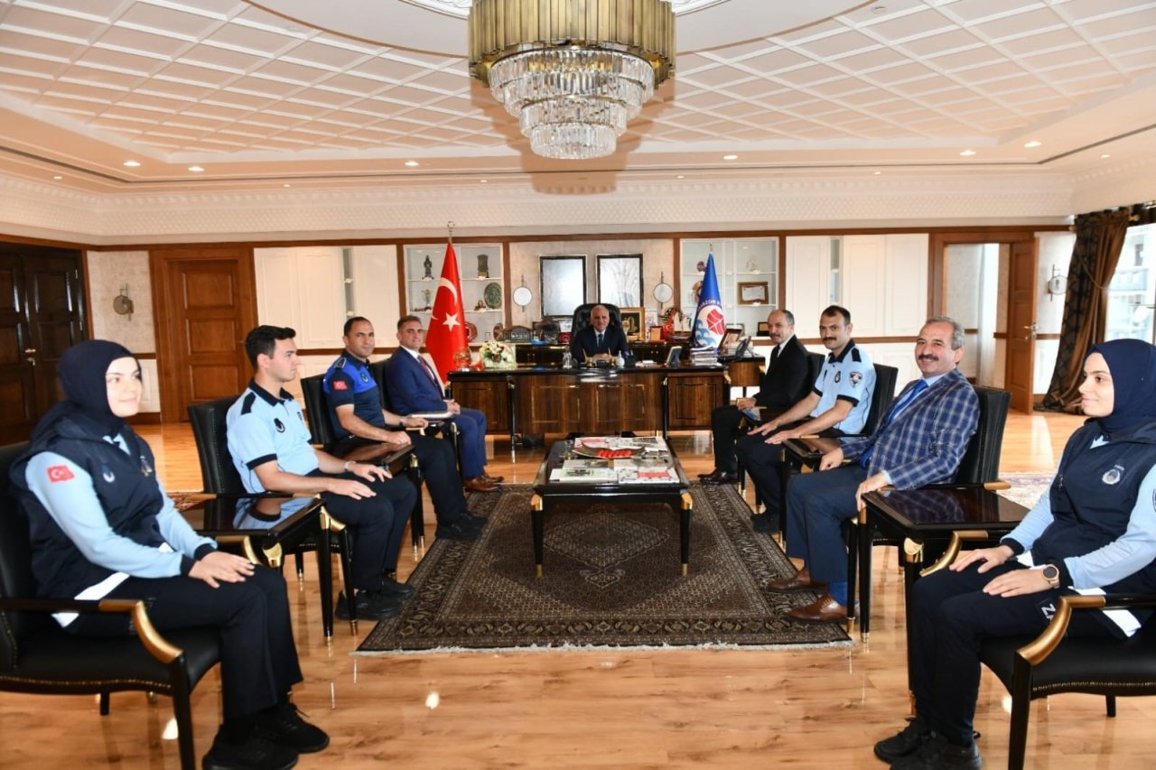 Başkan Zorluoğlu zabıta ekipleri ile bir araya geldi