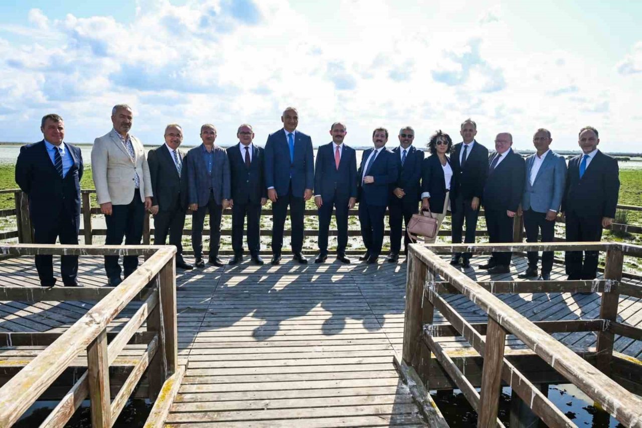 Bakan Ersoy ‘Kuş Cenneti’ni inceledi
