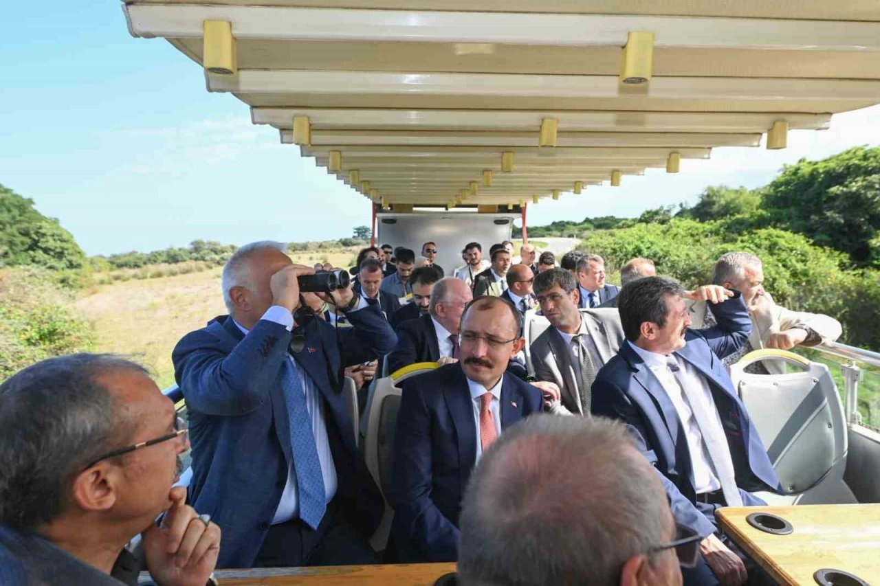 Bakan Ersoy ‘Kuş Cenneti’ni inceledi