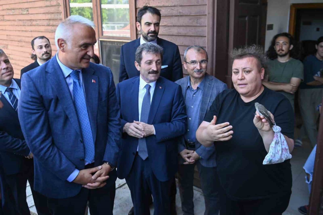 Bakan Ersoy ‘Kuş Cenneti’ni inceledi