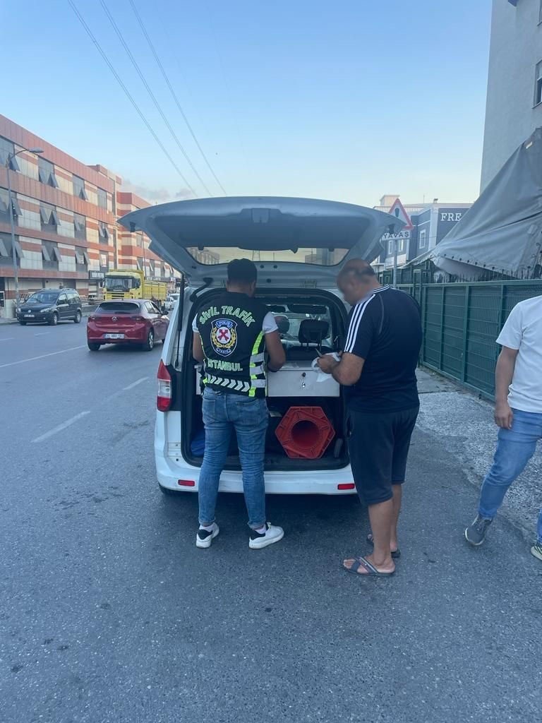 Yan yatmış dorsesiyle trafikte seyreden tır şoförüne 2 bin 254 lira ceza