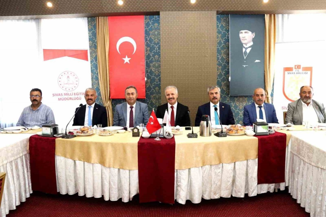 Yener, muhtarlarla buluştu