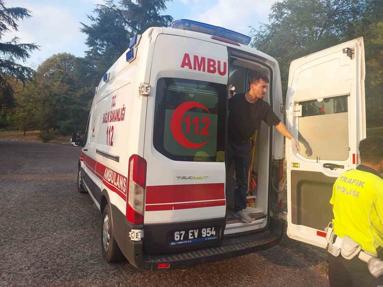 Direksiyon hakimiyetini kaybedip yamaçtan aşağıya uçtu