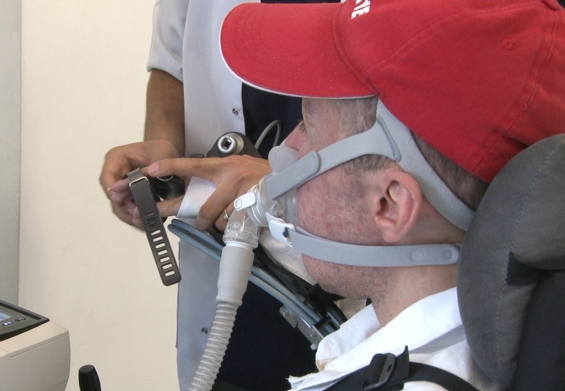 4 binde bir görülen DMD hastalığına yakalanan adam diğer hastalara umut oluyor