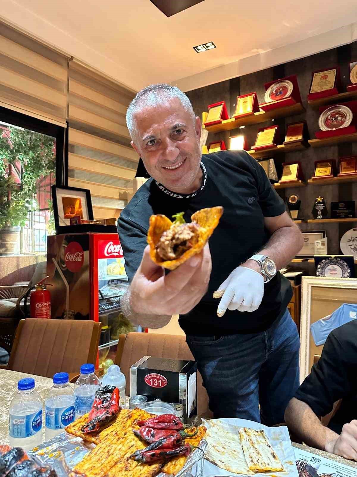 Adana Demirsporlu Emre Akbaba’nın boru kebap keyfi