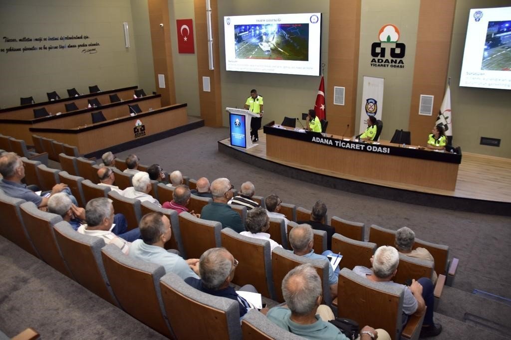 Okul servis şoförlerine trafik eğitim semineri verildi