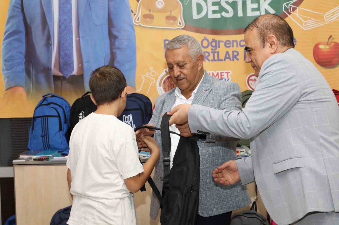 Afyonkarahisar Belediyesinden 3 bin çocuğa eğitim desteği