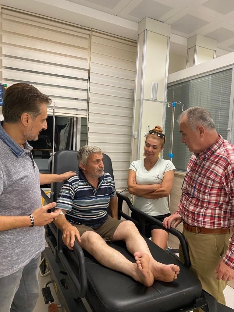 Sokak köpeklerini beslediği için komşusunun silahlı saldırısına uğradı