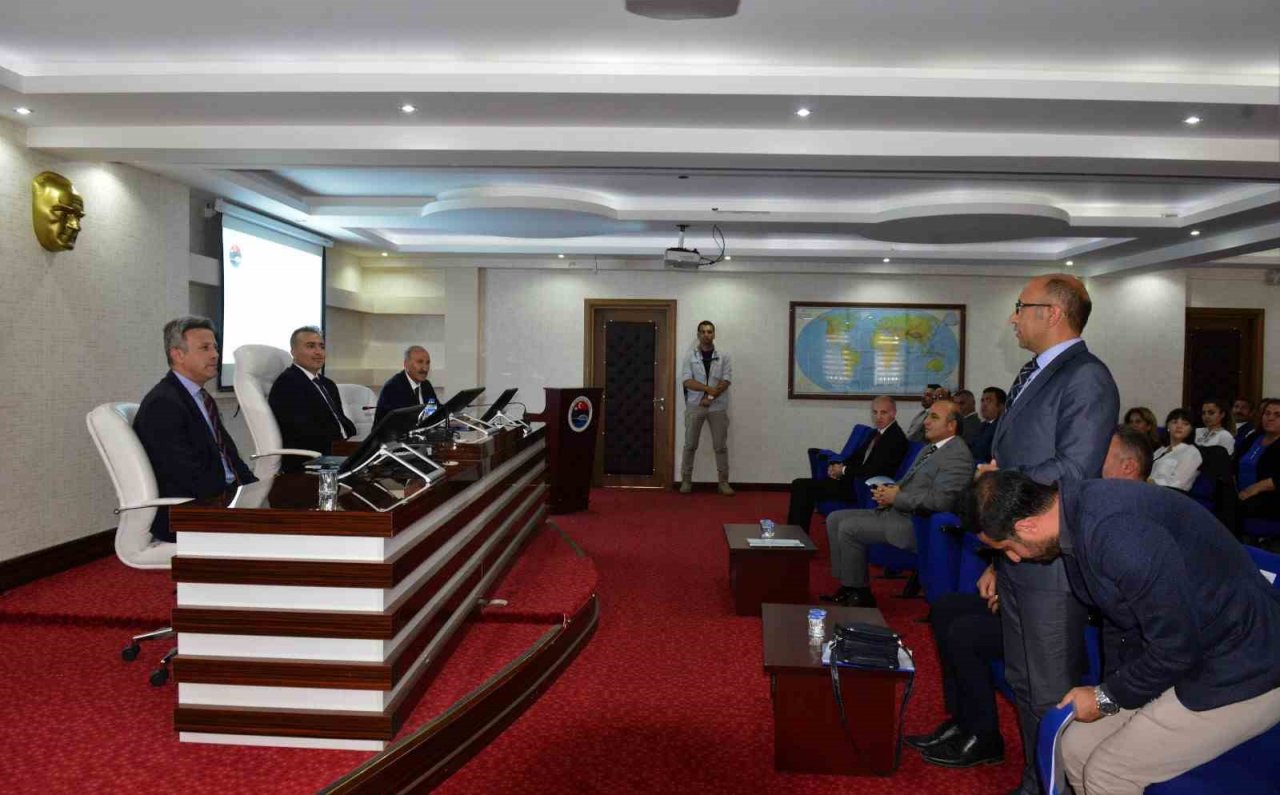 Ardahan’da ‘Eğitim-Öğretime Hazırlık Toplantısı’ Gerçekleştirildi