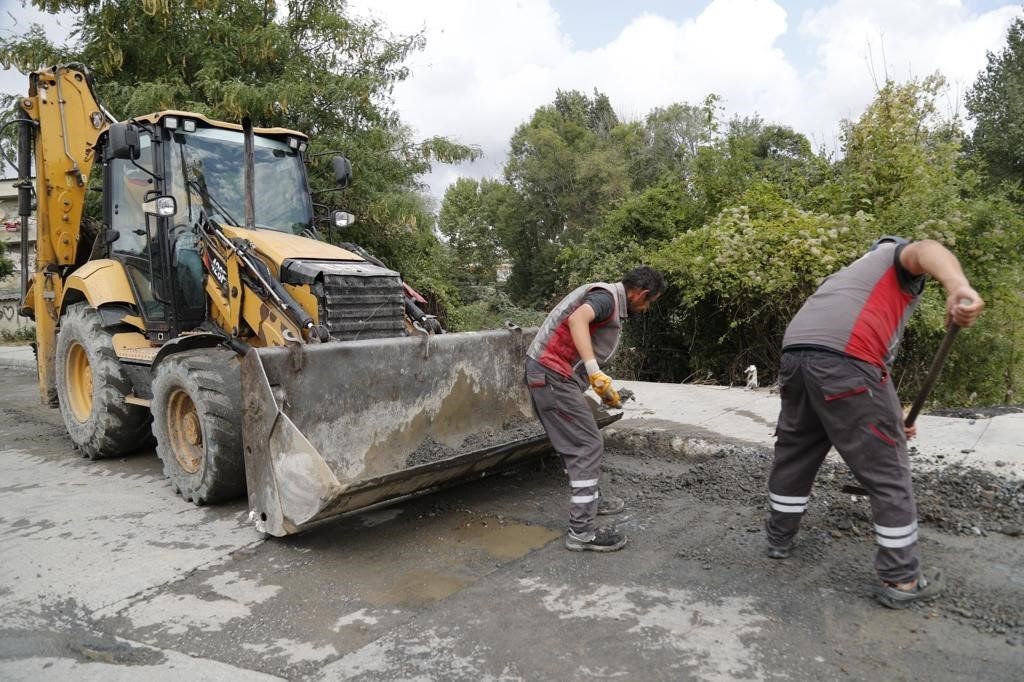 Arnavutköy Belediyesi ekipleri selde tam kadro çalıştı