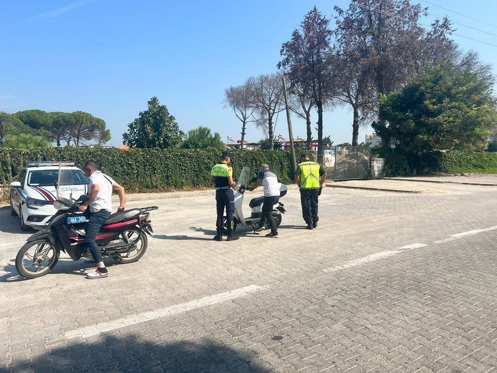 Jandarma ekipleri denetimlerini sürdürüyor