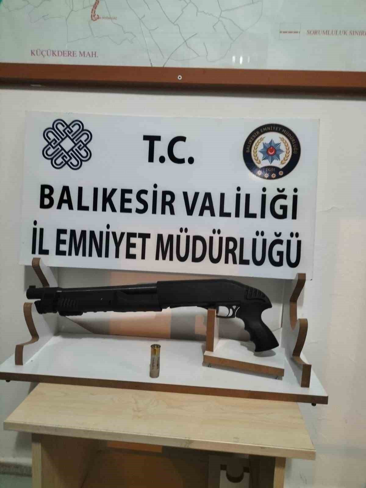 Balıkesir’de aranan 17 şahıs tutuklandı