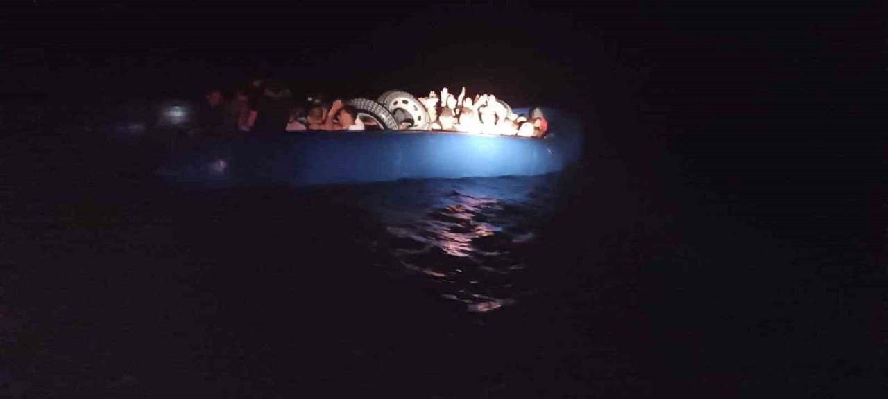 Adada mahsur kalana 36 düzensiz göçmen kurtarıldı