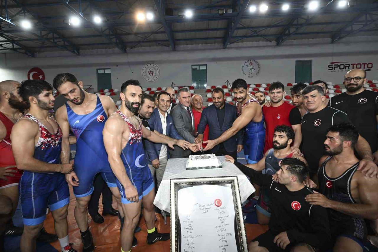 Cumhurbaşkanı Erdoğan, Bakan Bak’ın telefonundan Taha Akgül ile görüştü