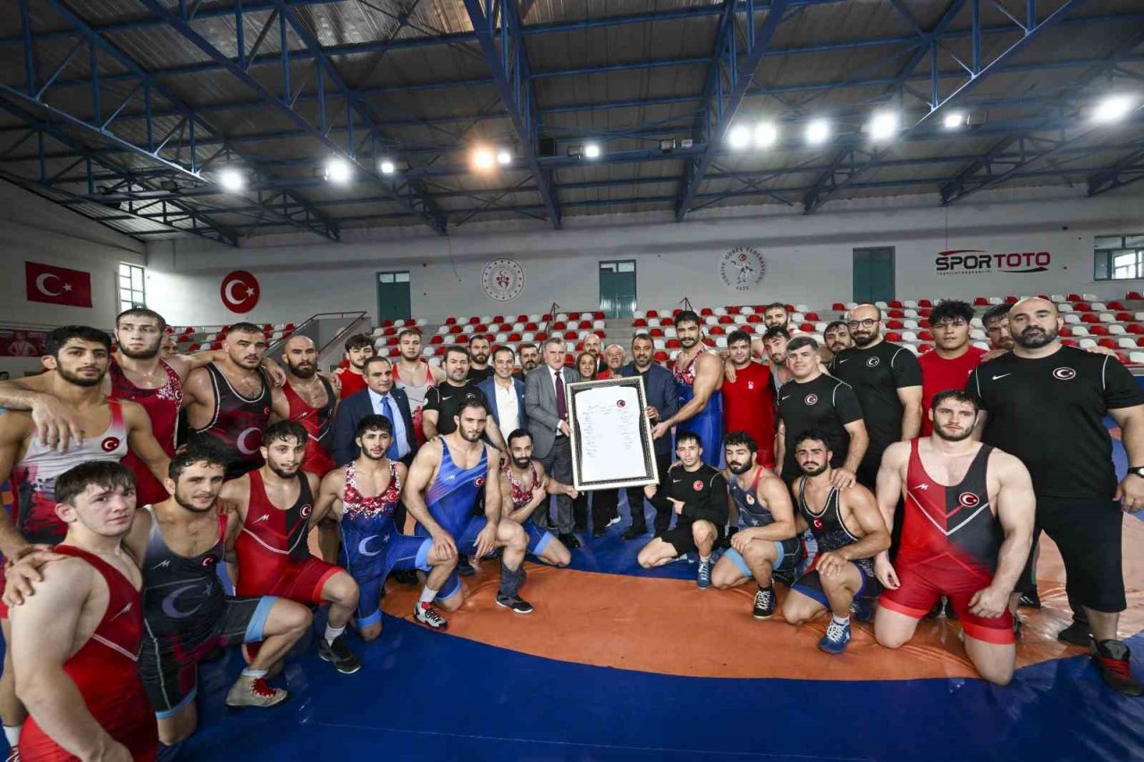 Cumhurbaşkanı Erdoğan, Bakan Bak’ın telefonundan Taha Akgül ile görüştü