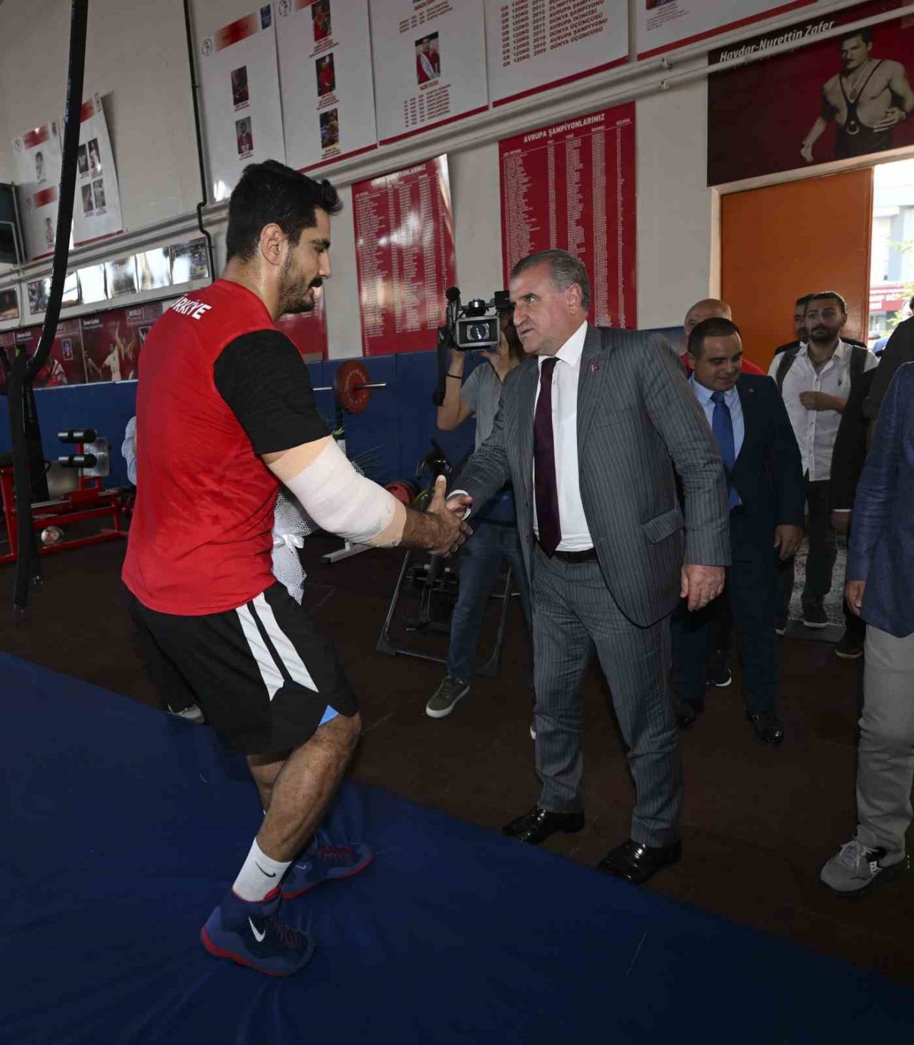 Cumhurbaşkanı Erdoğan, Bakan Bak’ın telefonundan Taha Akgül ile görüştü