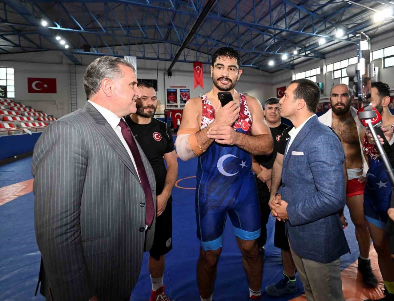 Cumhurbaşkanı Erdoğan, Bakan Bak’ın telefonundan Taha Akgül ile görüştü